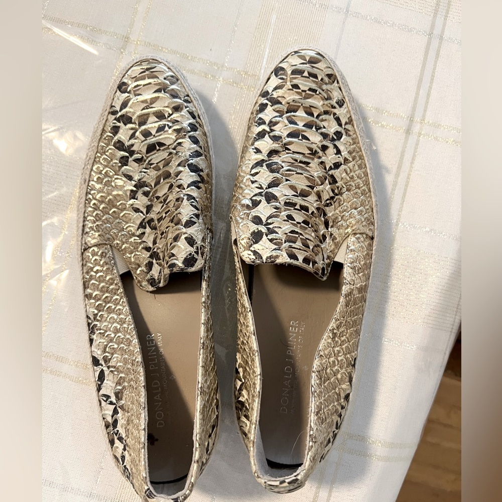 Donald J  Pliner . Shoes .